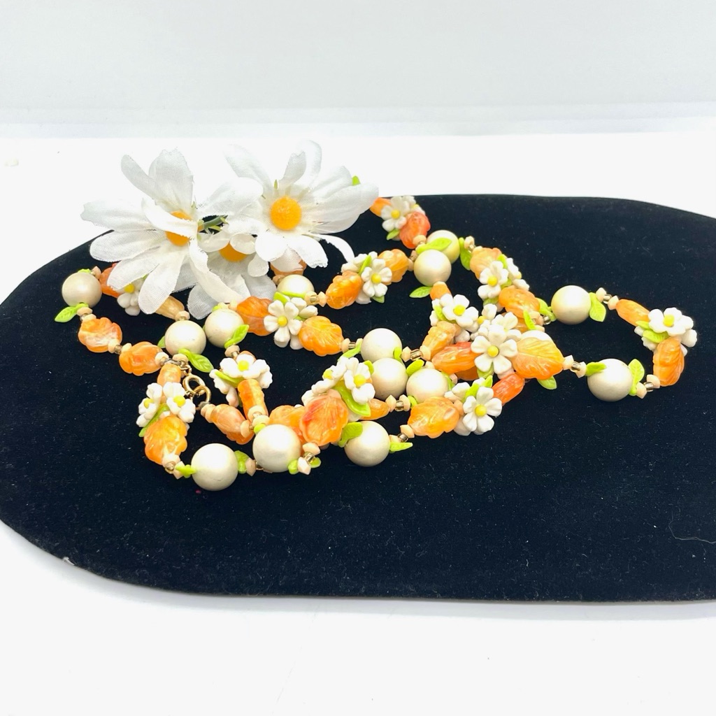 Vintage Resin Hawaiian Floral Necklace